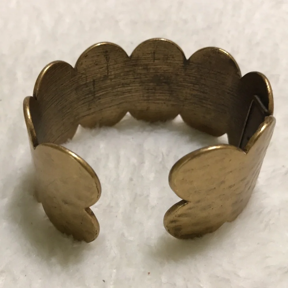 | NWOT Coldwater Creek Scalloped Gold Tone Bangle Bracelet…